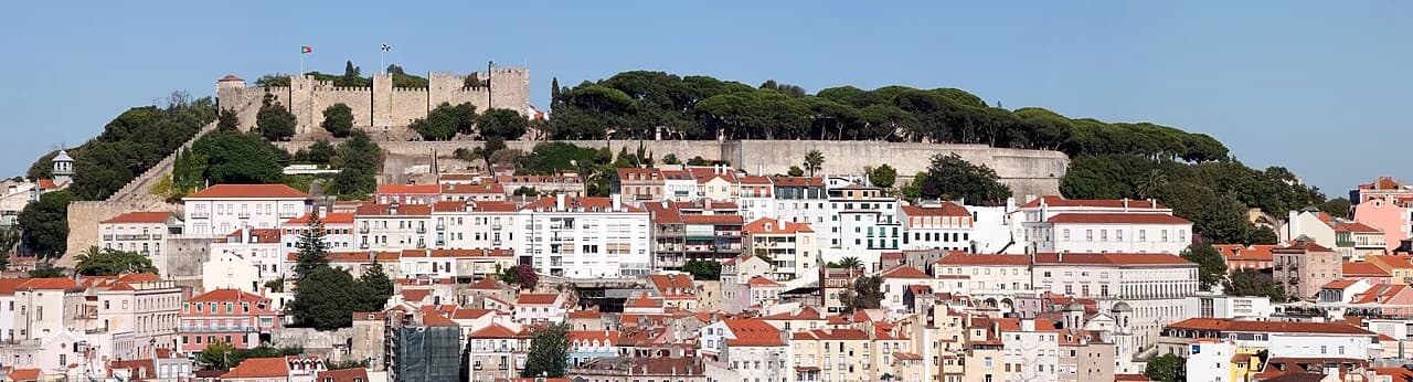 São Jorge Castle overlooking Lisbon's historic centre